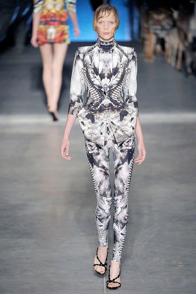 Look 30